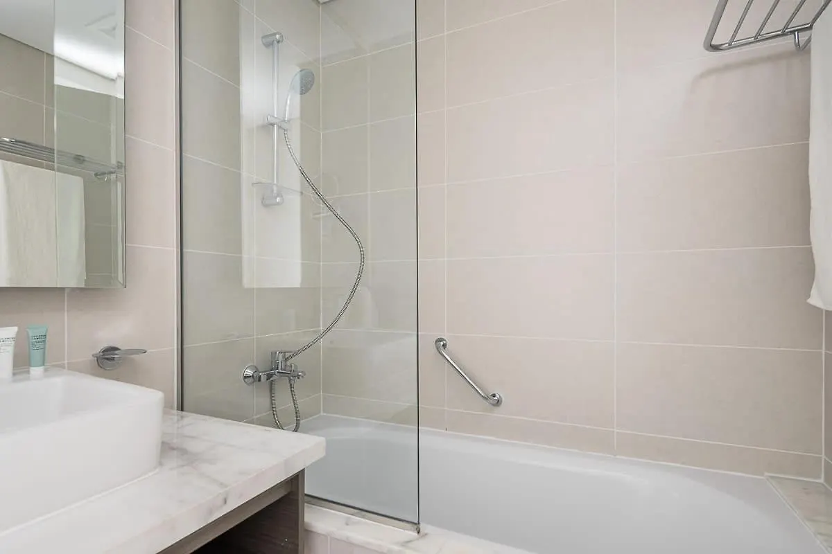 Frank Porter - Damac Maison Prive A Dubai Apartment